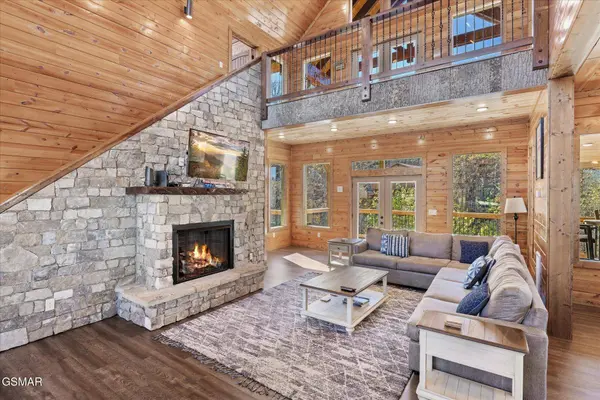 711 Short Ridge CT, Gatlinburg, TN 37738