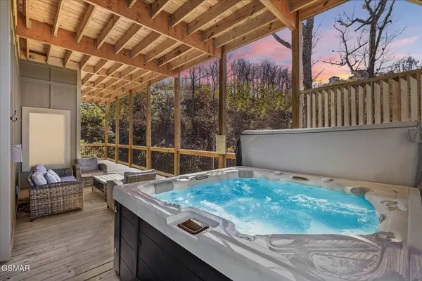 711 Short Ridge CT, Gatlinburg, TN 37738
