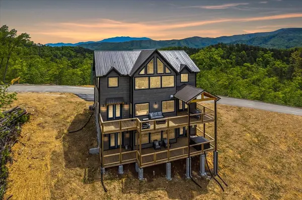 2829 Red Sky DR, Sevierville, TN 37862