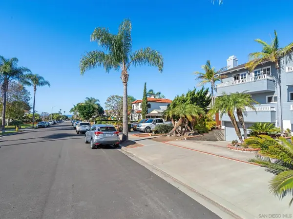 928 Agate Street, San Diego, CA 92109