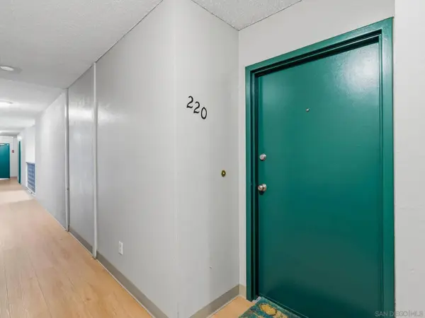 6924 Hyde Park #220, San Diego, CA 92119