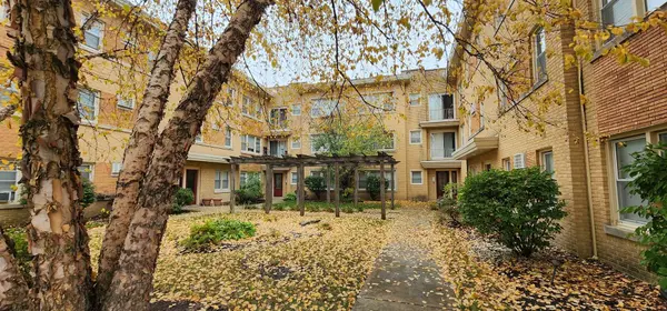 1955 Euclid AVE #208, Berwyn, IL 60402