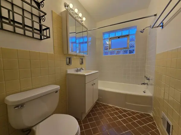 1301 N Harlem AVE #10, Oak Park, IL 60302