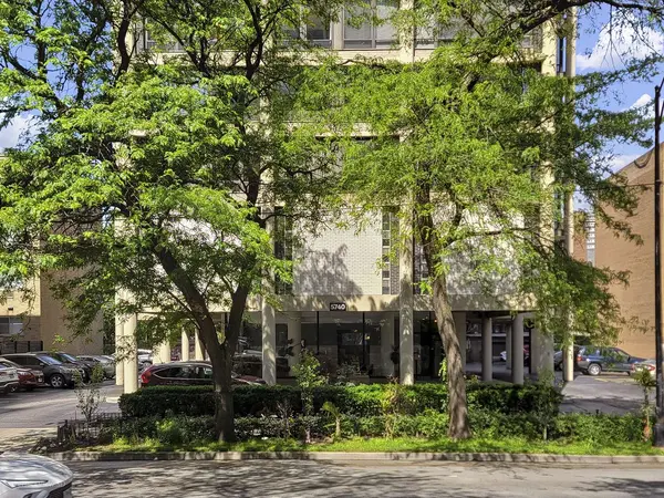 5740 N Sheridan RD #15E, Chicago, IL 60660