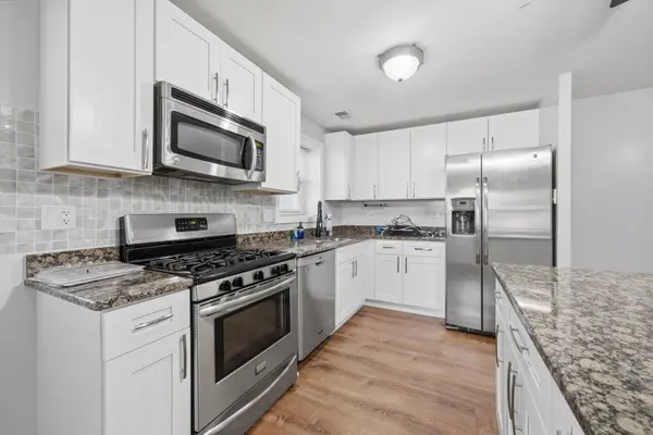 2501 W Bryn Mawr AVE #102, Chicago, IL 60659