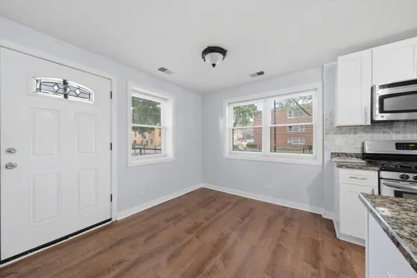 2501 W Bryn Mawr AVE #102, Chicago, IL 60659