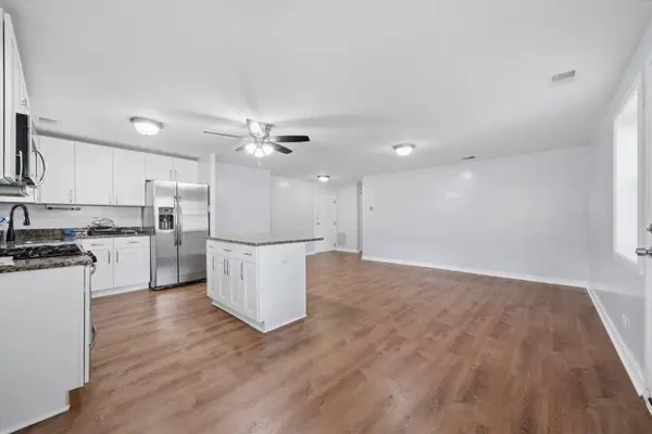 2501 W Bryn Mawr AVE #102, Chicago, IL 60659