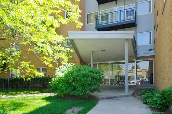 2501 W Bryn Mawr AVE #502, Chicago, IL 60659