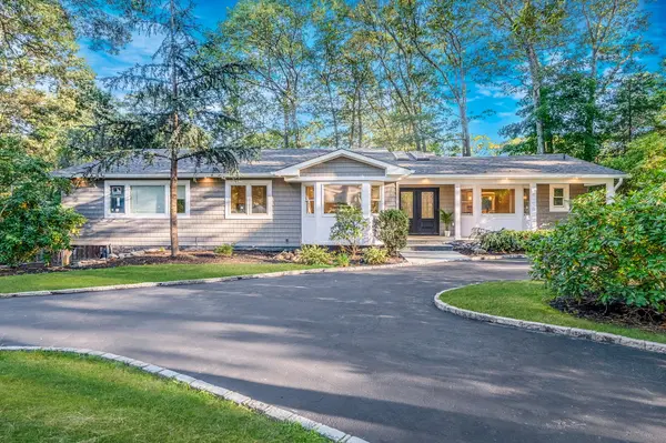 2 Rawlings Dr, Melville, NY 11747-4011