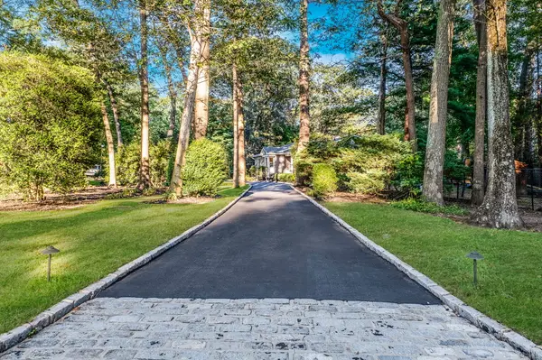 2 Rawlings Dr, Melville, NY 11747-4011