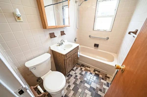 24-44 Ericsson St, East Elmhurst, NY 11369