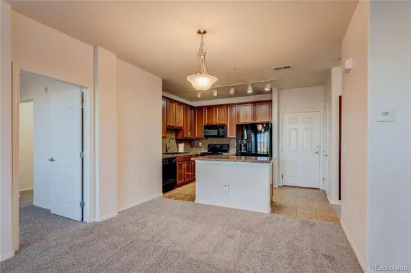 8489 Canyon Rim CIR #207, Englewood, CO 80112