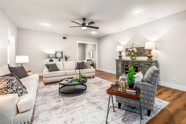 10101 Raindrop Ln, Gravette, AR 72736