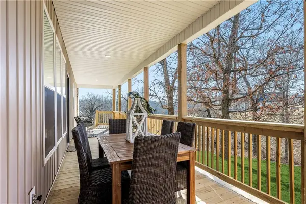 10101 Raindrop Ln, Gravette, AR 72736