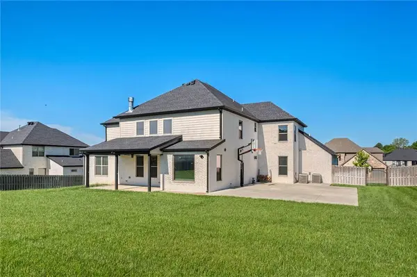 1420 Tuscany Dr, Centerton, AR 72719