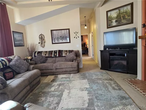 19688 S Diamondback RD, Yucca, AZ 86438