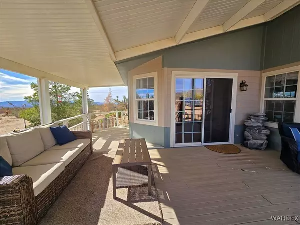 19688 S Diamondback RD, Yucca, AZ 86438