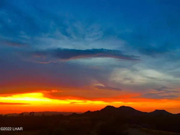 3501 S Wild Bill Rd, Yucca, AZ 86438