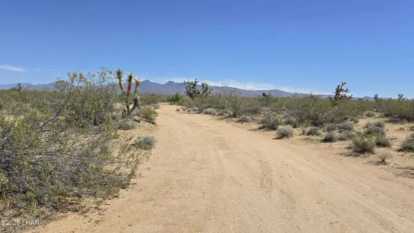 5558 E Red Barrel Rd, Yucca, AZ 86438