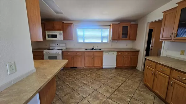 5558 E Red Barrel RD, Yucca, AZ 86438