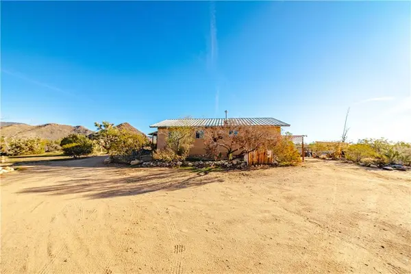 19816 S Gold Mine RD, Yucca, AZ 86438