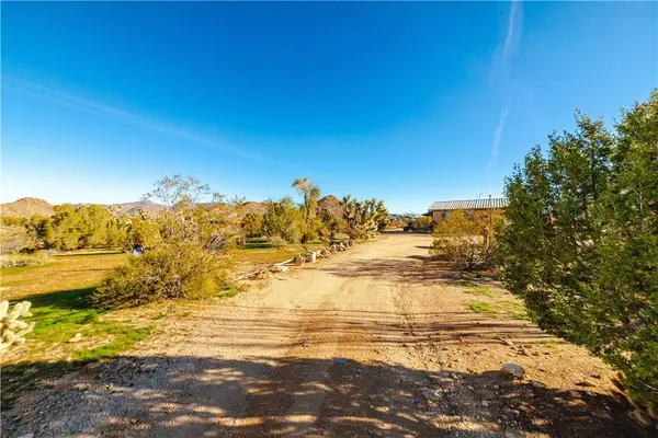 19816 S Gold Mine RD, Yucca, AZ 86438