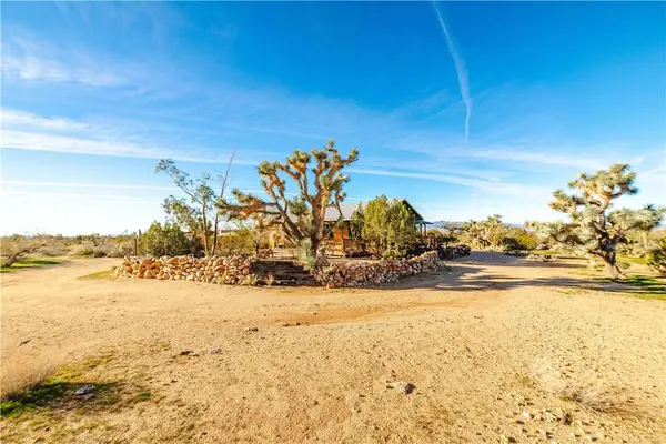 19816 S Gold Mine RD, Yucca, AZ 86438