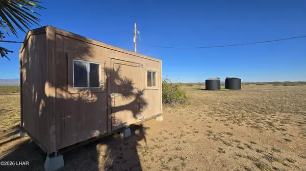 21688 S Roy Rogers Rd, Yucca, AZ 86438