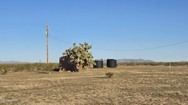 21688 S Roy Rogers Rd, Yucca, AZ 86438