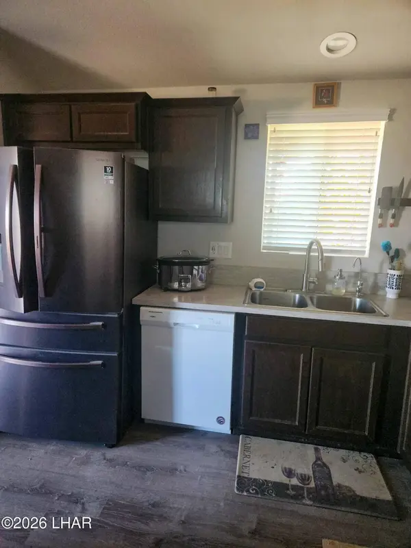 8375 E Cholla Dr, Yucca, AZ 86438