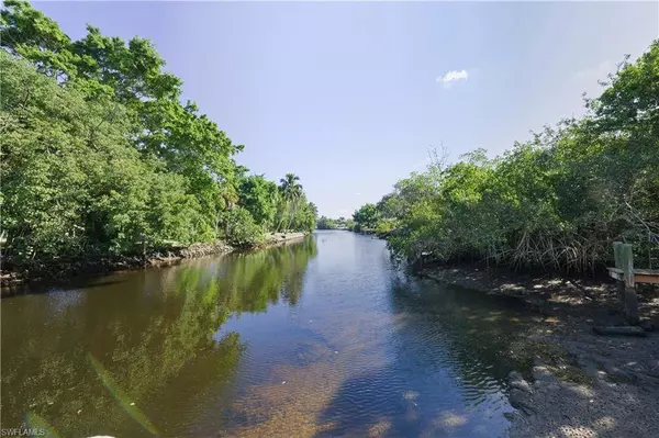 234 Riverwood RD, Naples, FL 34114