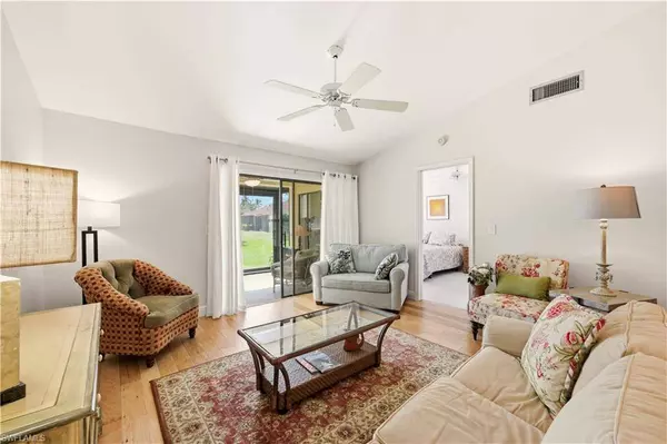 2060 Pine Isle LN #2060, Naples, FL 34112