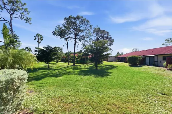 2060 Pine Isle LN #2060, Naples, FL 34112