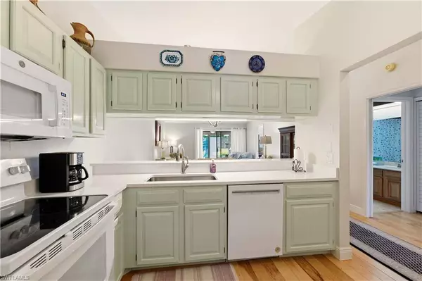 2060 Pine Isle LN #2060, Naples, FL 34112