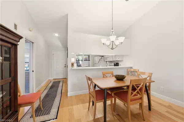 2060 Pine Isle LN #2060, Naples, FL 34112