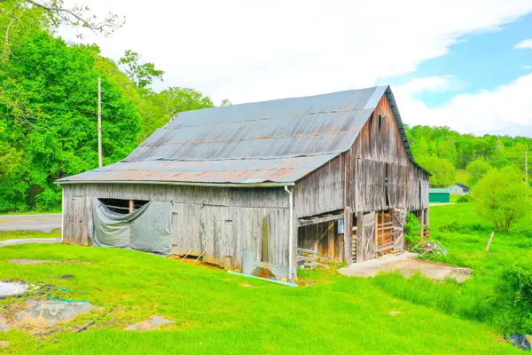 12818 N Highway 421, Manchester, KY 40962