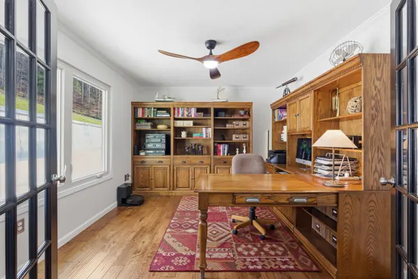 1077 Cliffs Edge Road, East Bernstadt, KY 40729