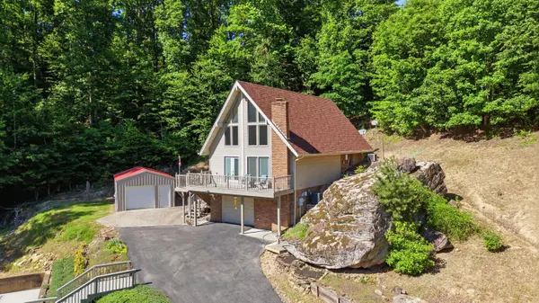 832 Cliffs Edge Road, East Bernstadt, KY 40729