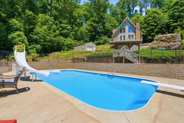 832 Cliffs Edge Road, East Bernstadt, KY 40729