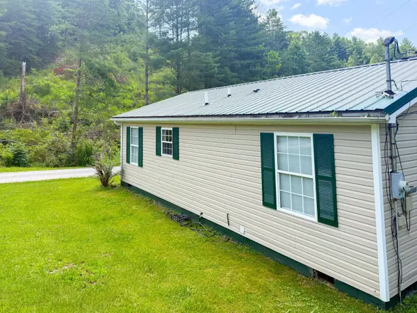 48 Crescent Road, Manchester, KY 40962