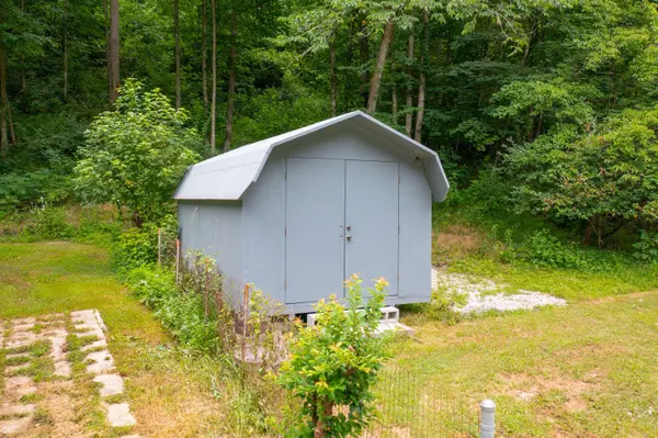 501 Left Fork Moore Creek Road, Fourmile, KY 40939