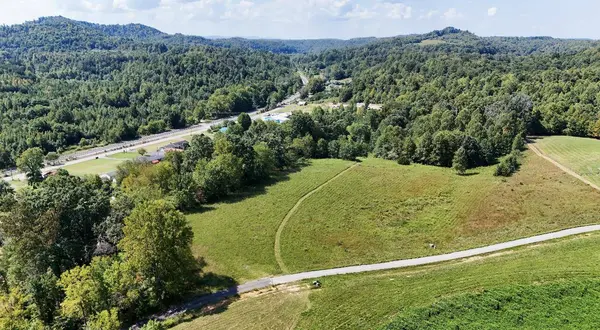 9999 Meadowstone Way, Corbin, KY 40701