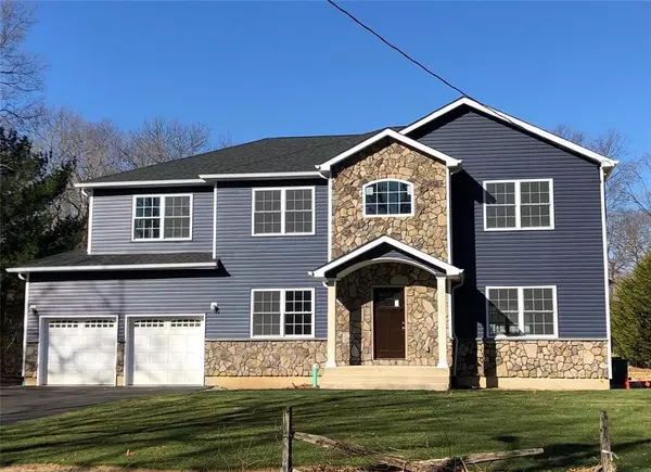 152 Wood Tree Rd, Centereach