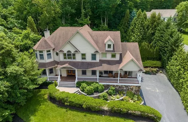 9 Preston Hollow, Northport