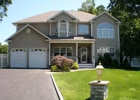 7 Daremy Ct, Lake Grove