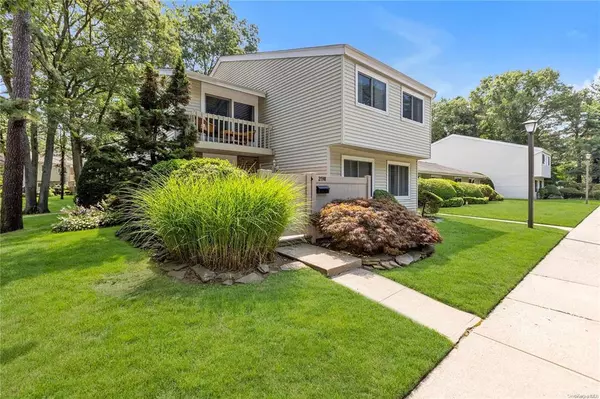 219M Springmeadow Drive Unit #M, Holbrook