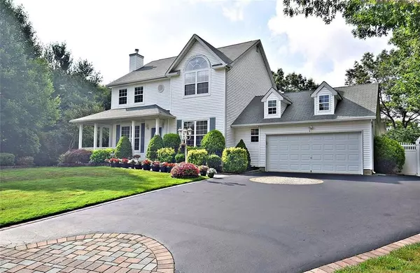 11 Justin Circle, Port Jefferson Station