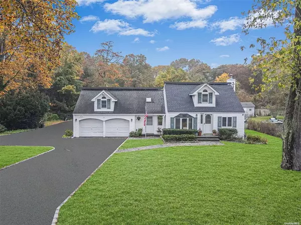 18 Joan Avenue, Centereach