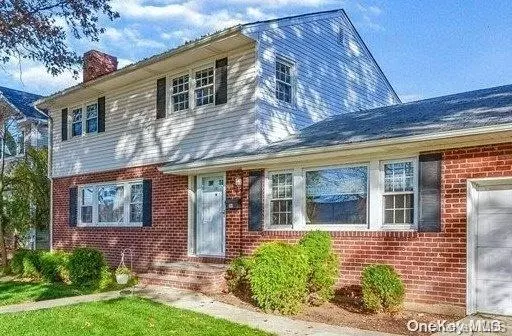 281 New Hyde Park Road, Garden City