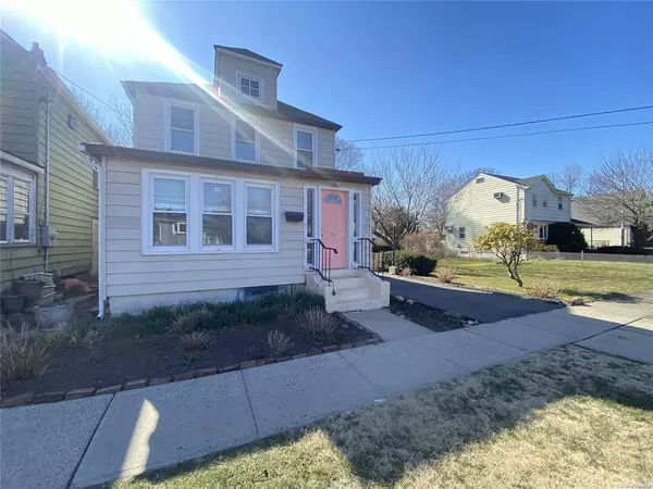 75 Old Broadway, New Hyde Park